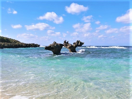 浜辺からのハート岩
