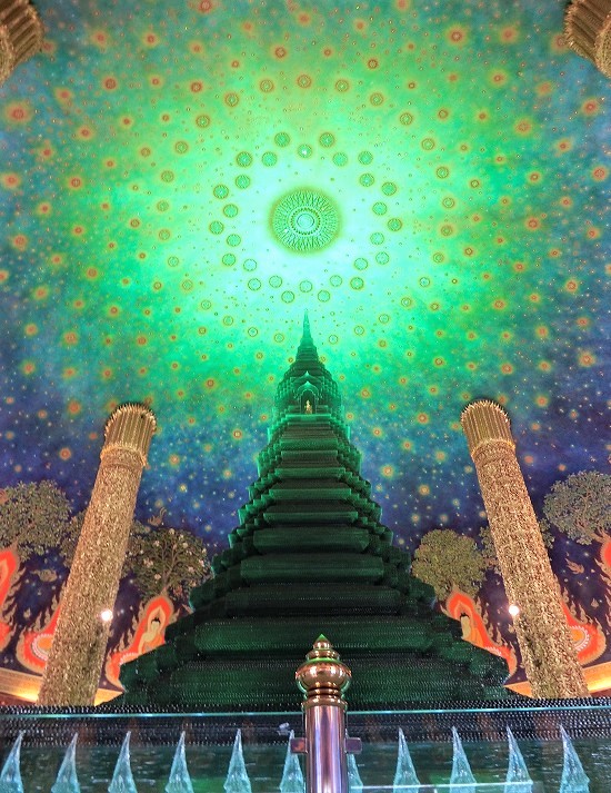 ワットパクナム緑の硝子仏塔