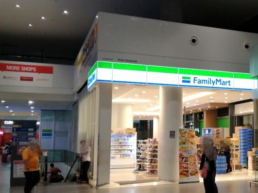 クアラルンプール国際空港ファミリーマート