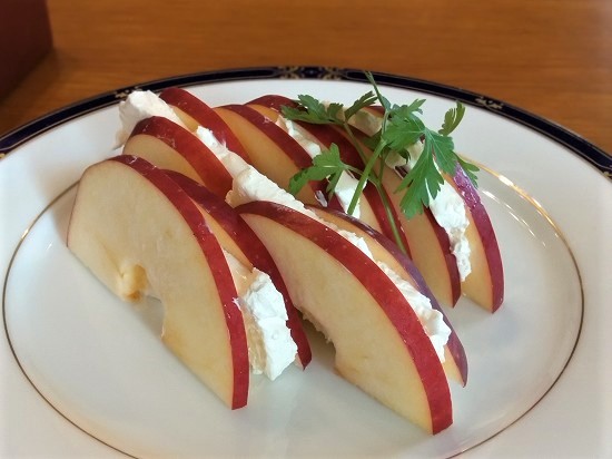 ニッ カウヰスキー 余市 レストランりんごと道産クリームチーズのハーモニー650円