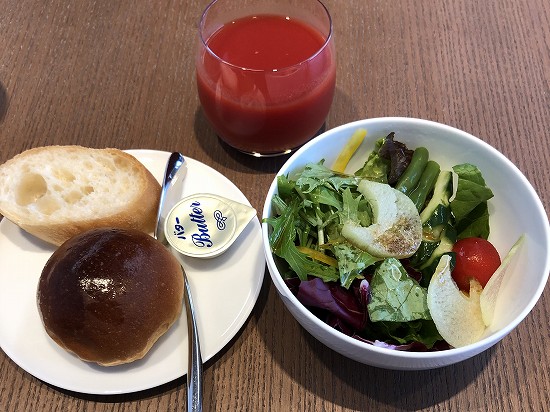 パンとサラダ 朝食 インターコンチネンタル横浜pier8