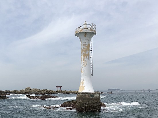 裕次郎灯台と名島 葉山クルージング