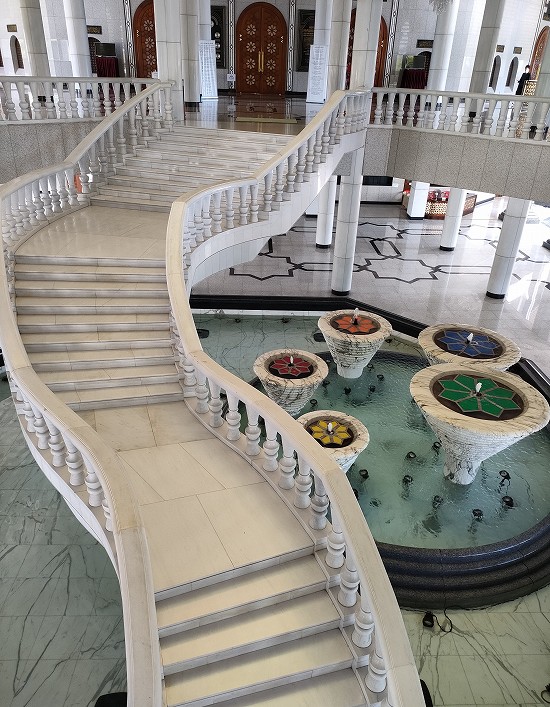 steps_new_mosque_brunei