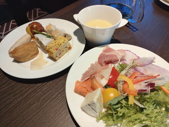 salad_soup_hyattregencyyokohama_club_breakfast-tile