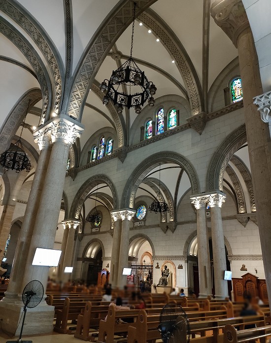 inside_manila_cathedral