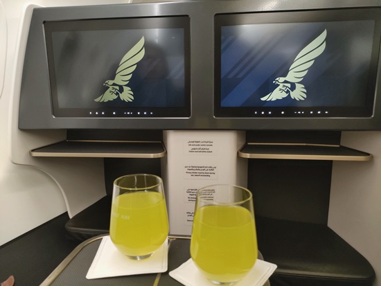 welcome_drink_bahrain_to_riyahd_business_class_gulfair