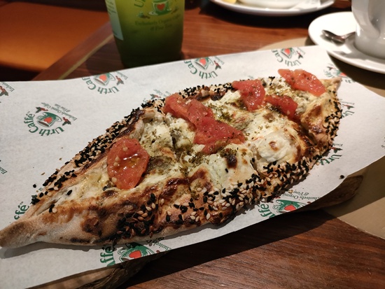 zaatar_pie_urth_cafe