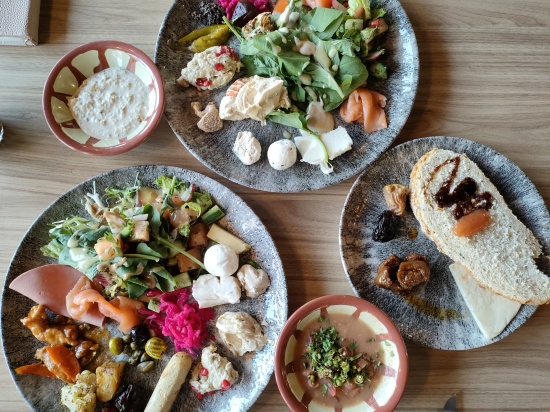 cloud7_residence_alula_breakfast