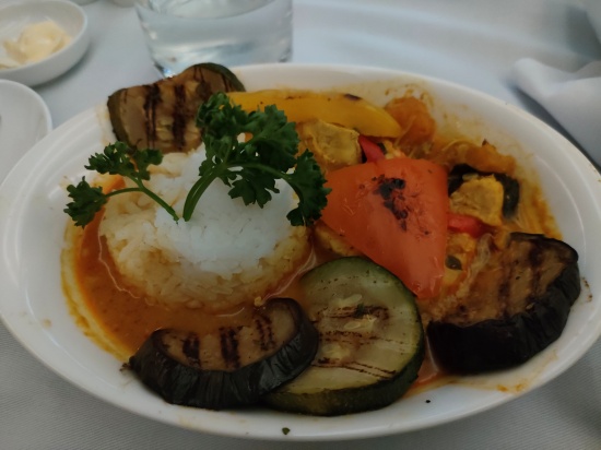gulfair_business_dinner_chicken_pumpkin_curry