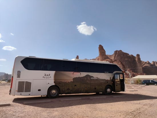 hegra_tour_bus