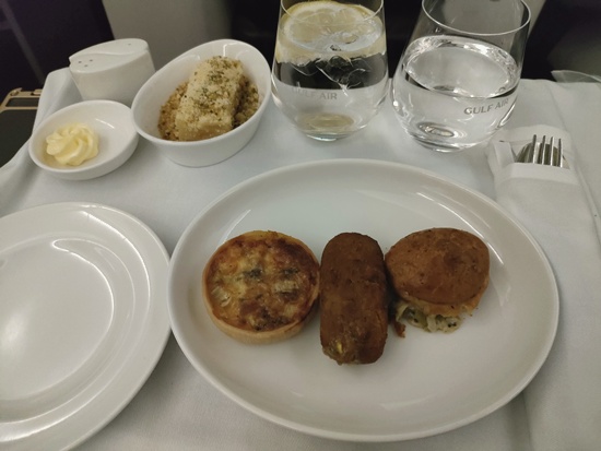 hot_snacks_riyadh_bahrain_gulfair