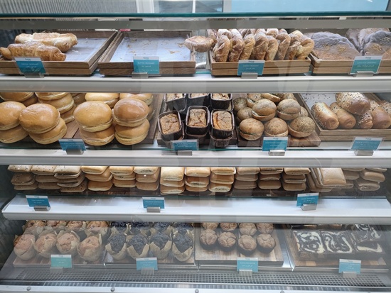 bread_nasmiles_lounge_king_khalid_international_airport