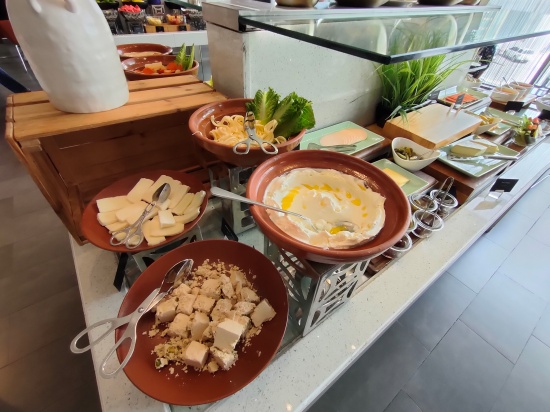 centro_waha_by_rotana_breakfast_cheese_hama