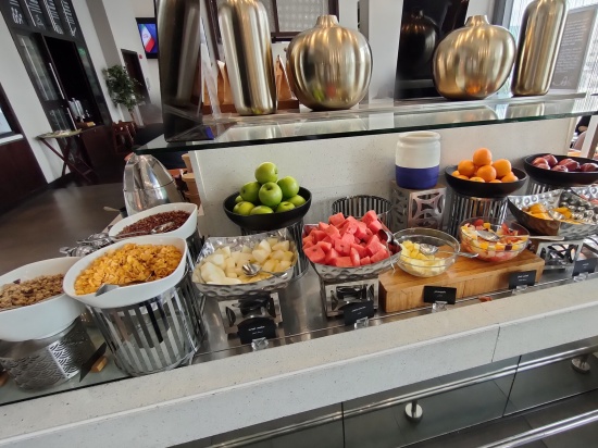 centro_waha_by_rotana_breakfast_fruits