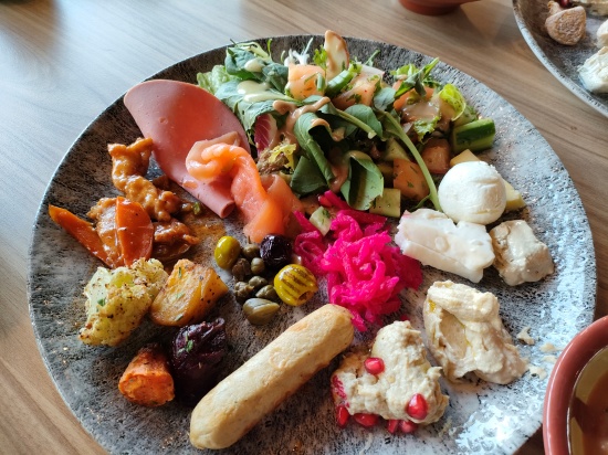 cloud7_residence_alula_breakfast_plates