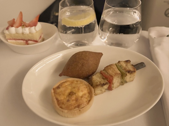 gulfair_business_hotsnacks