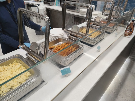 hotfood_nasmiles_lounge_king_khalid_international_airport