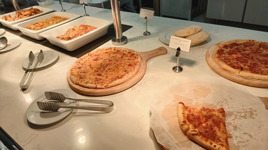 pizza_bahrain__internationalairport_gulfairbusiness_lounge