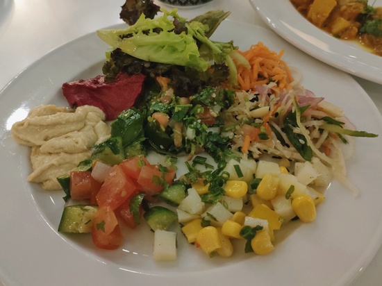 salad_bahrain__internationalairport_gulfairbusiness_lounge