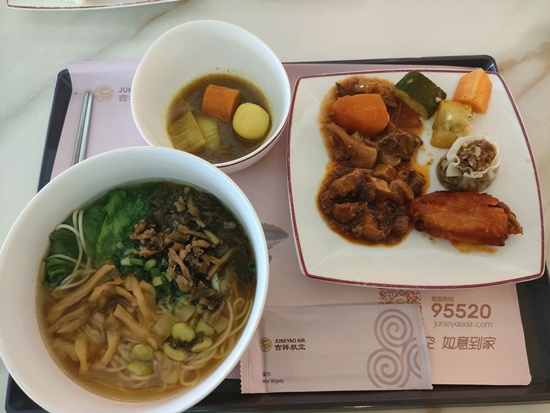 juneyaoair_lounge_meal