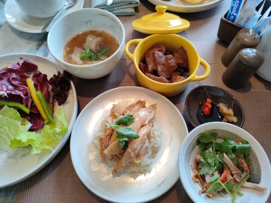 portman_ritz-carlton_-shanghai_clublounge_lunch