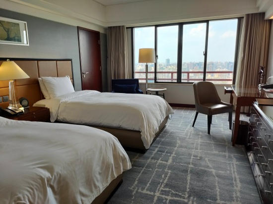 portman_ritz-carlton_-shanghai_clublounge_twin