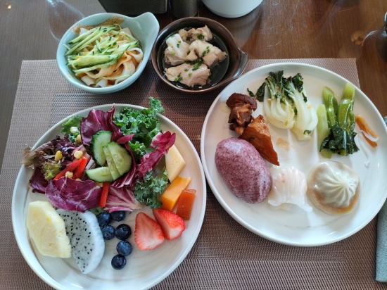 portman_ritz-carlton_club_breakfast