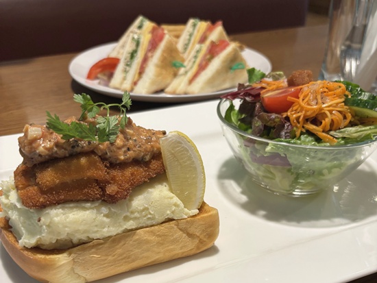 cottage-inn-restaurant_lunch