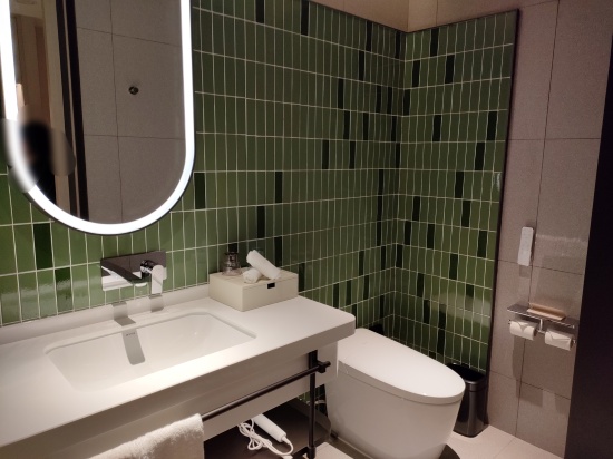 holiday_inn_shanghai_pudong_airport_hotel_washbasin