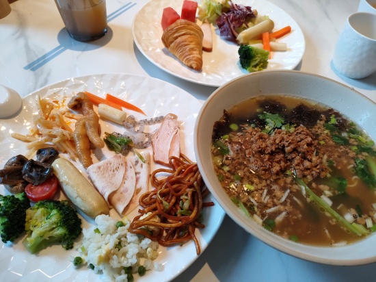 holidayinn_bund_breakfast