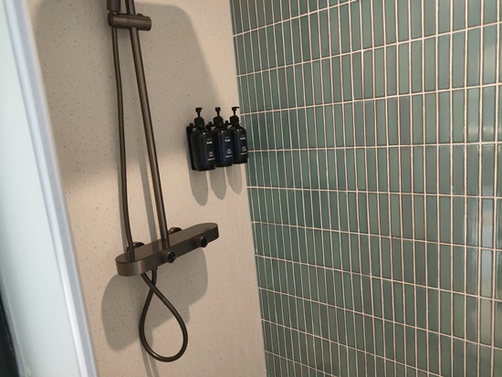 holiddayinn_bund_shower