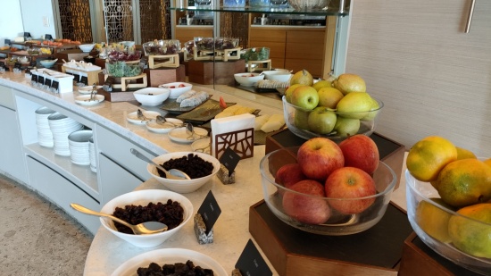 portman_ritz_breakfast_salad_fruits