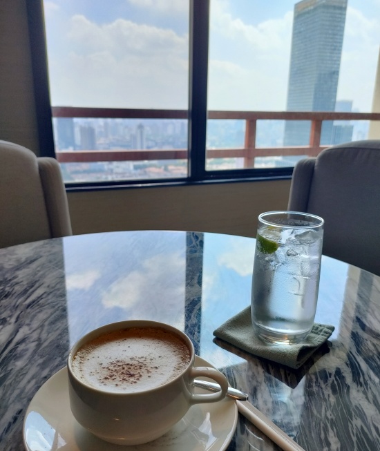 portman_ritz_welcomedrink