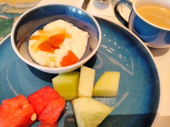 regala_hotel_breakfast_fruits
