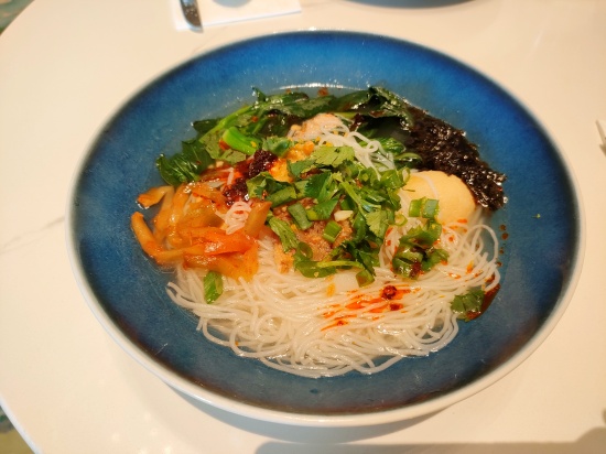 regala_hotel_breakfast_noodle