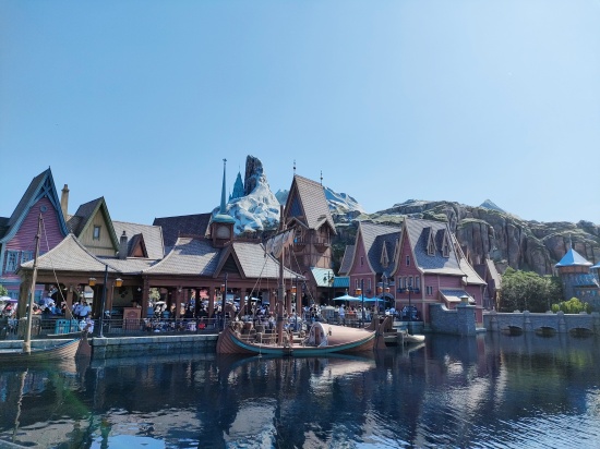 world_of_frozen_hkdl