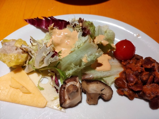 regal_airport_hotel_breakfast