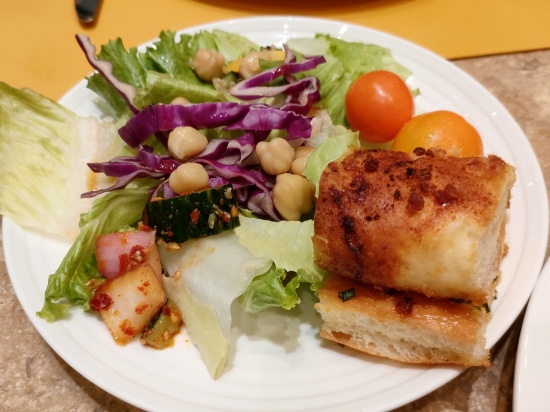 sheraton_futian_breakfast_salad_bread