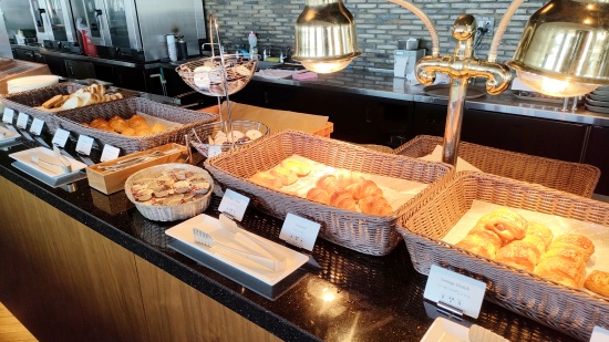 grand_nikko_daiba_breakfast_bread