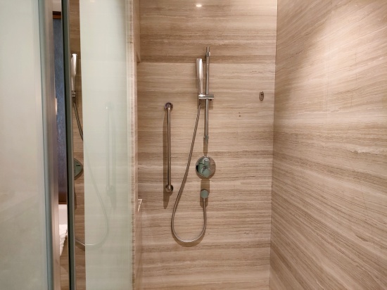 hilton_futian_showerbooth