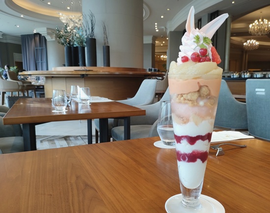 nikko_daiba_lobbycafe_peach_parfait
