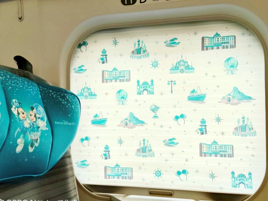 tohoku_shinkansen_window_disney